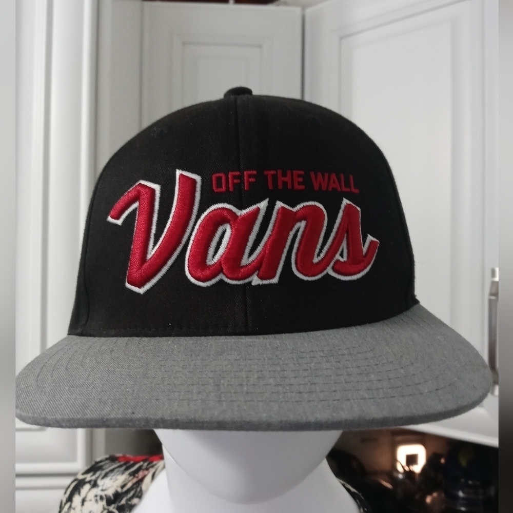 Van's off the Wall adjustable Large Embroidered logo Cap